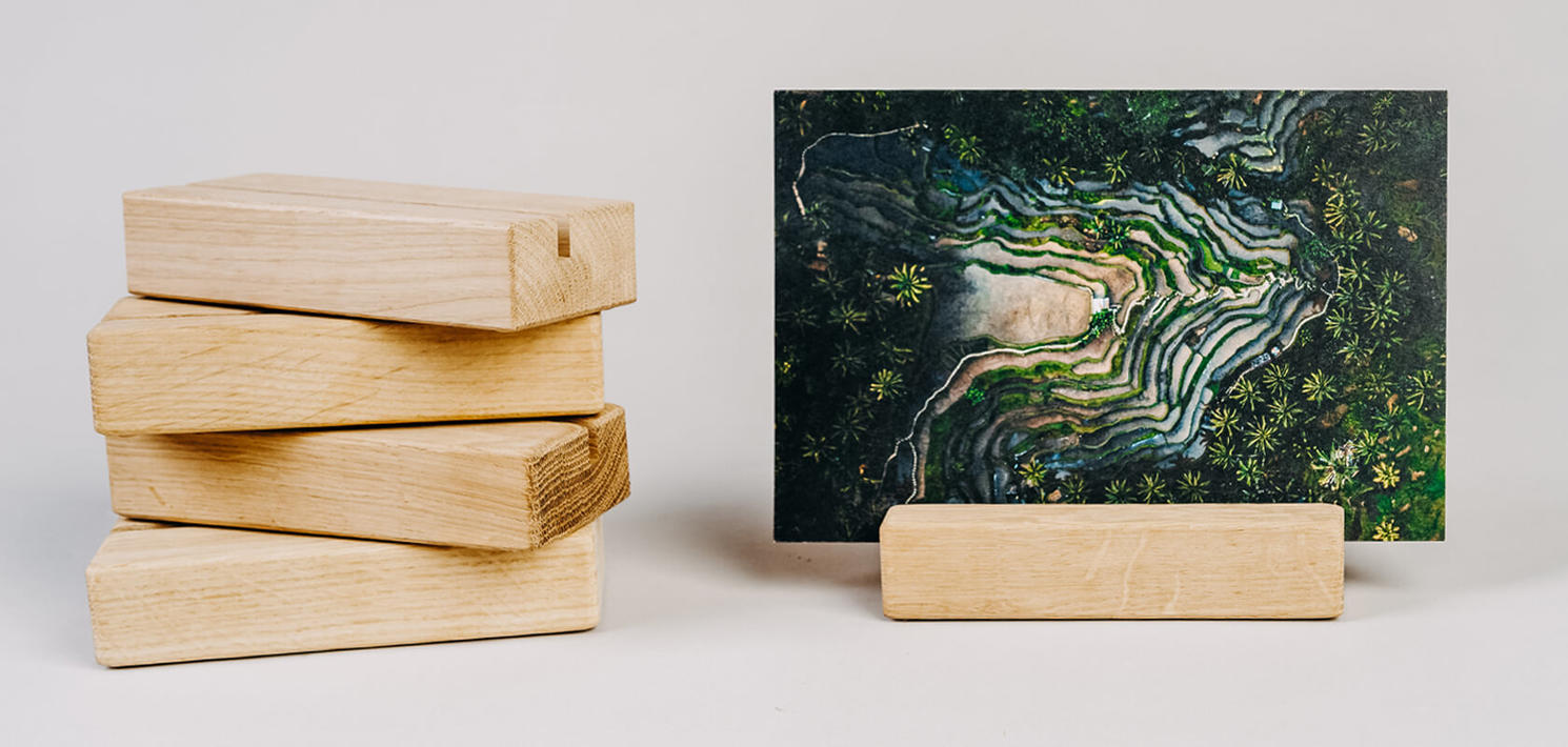 Stand for prints made of oak wood